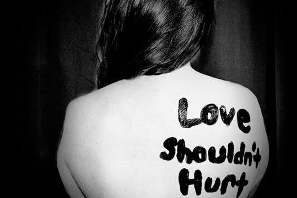 21 Warning Signs Of An Emotionally Abusive Relationship